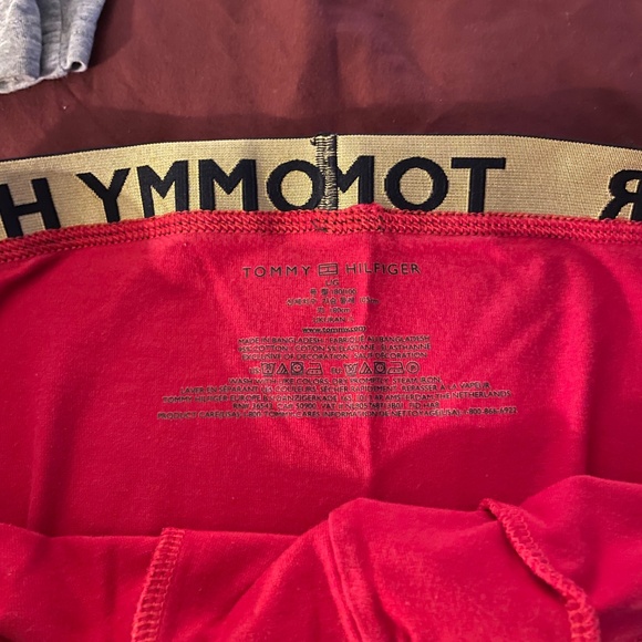 Tommy Hilfiger - Picture 2 of 2